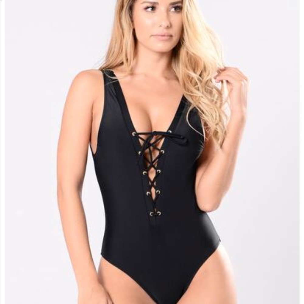 BRAND NEW FASHION NOVA “Vanessa Swimsuit” in black